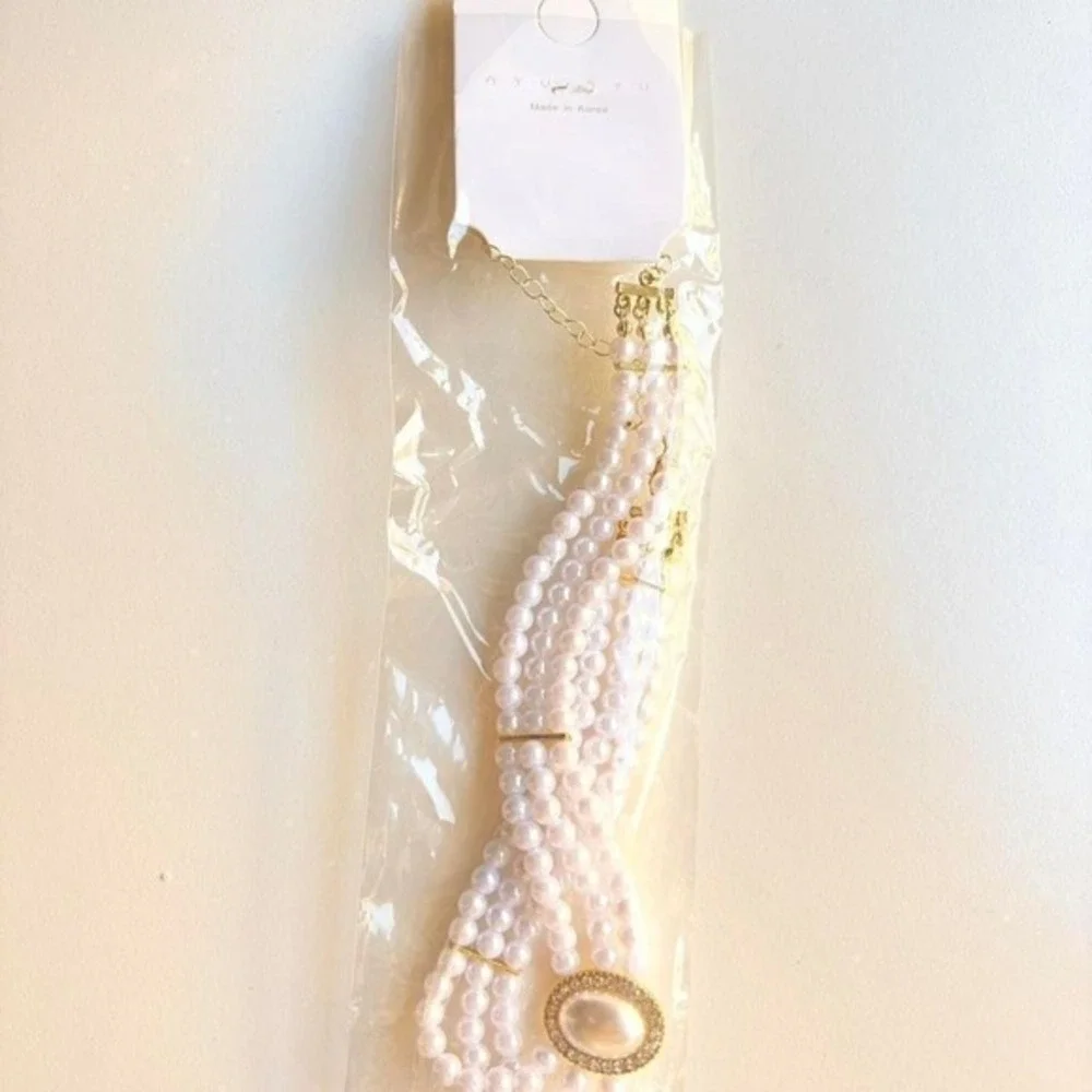 Vintage-Style Faux Pearl Choker Necklace with Oval Pendant Elegant Statement new